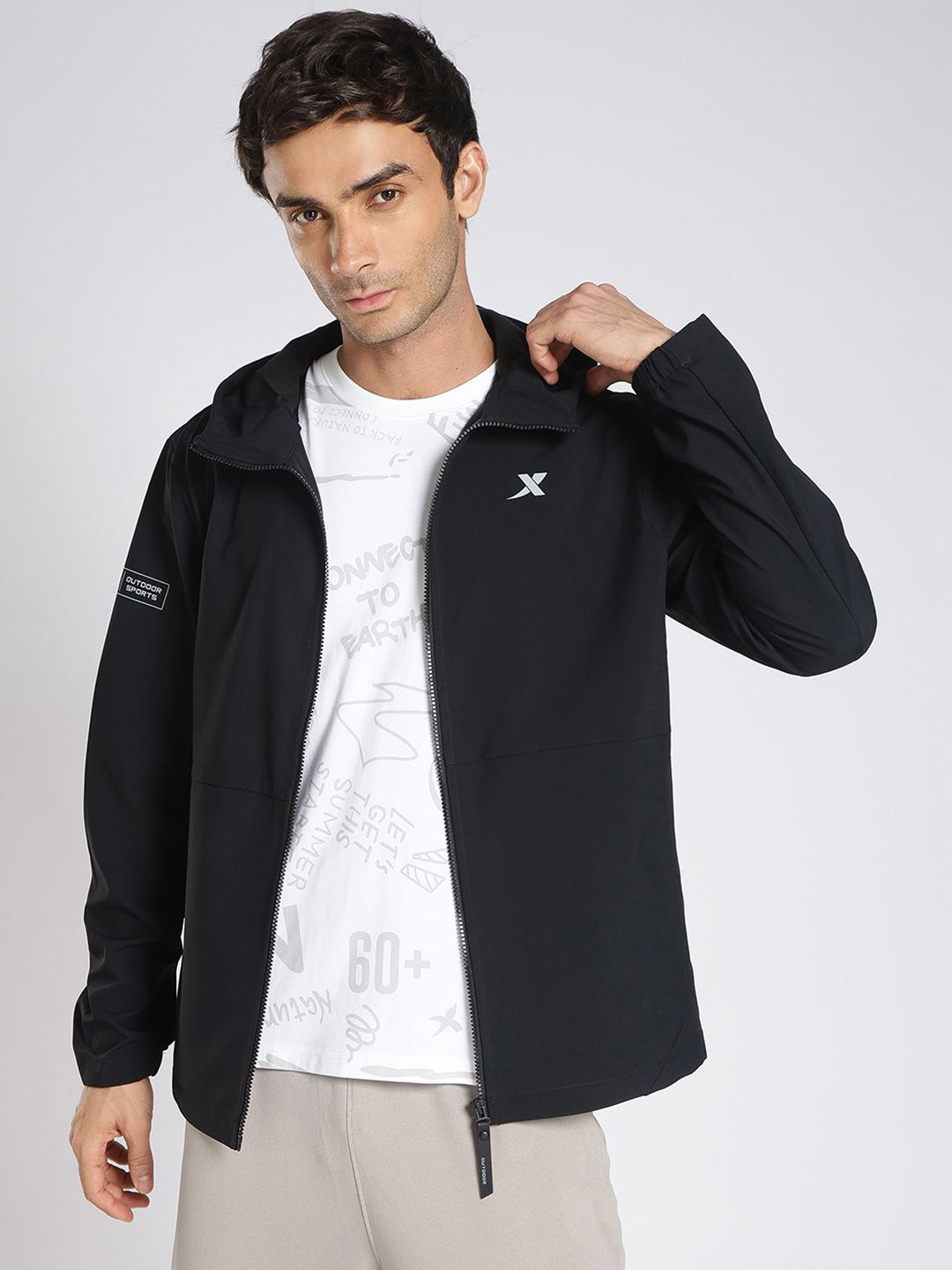 Xtep Men Hooded Solid Lightweight Sporty Jacket