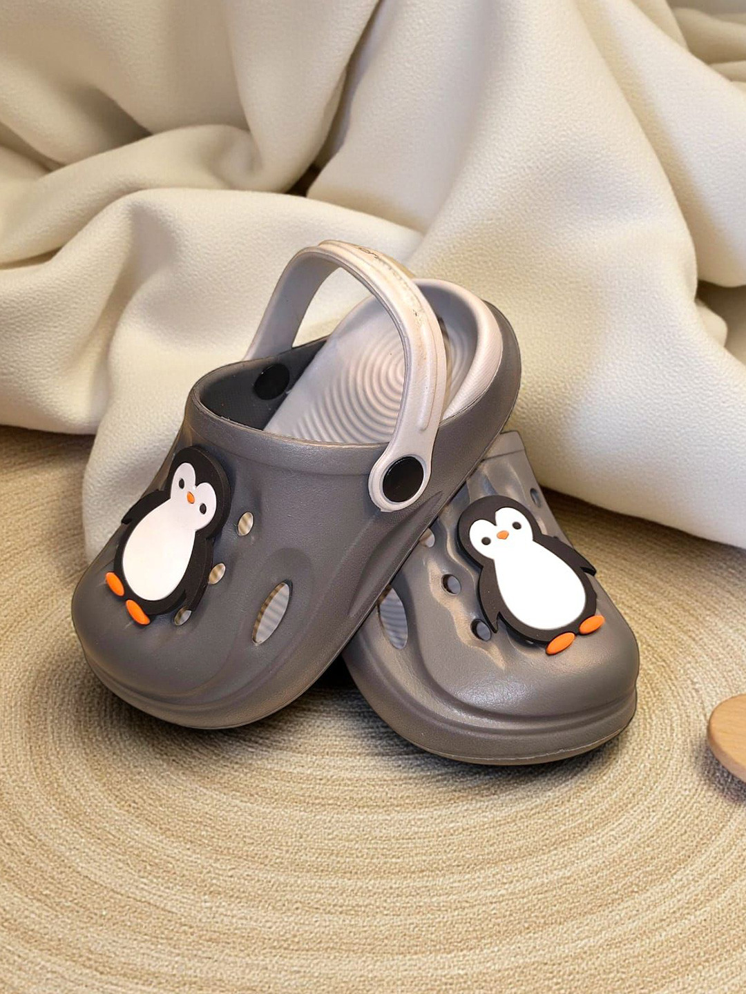 Binos Kids Solid Rubber Clogs