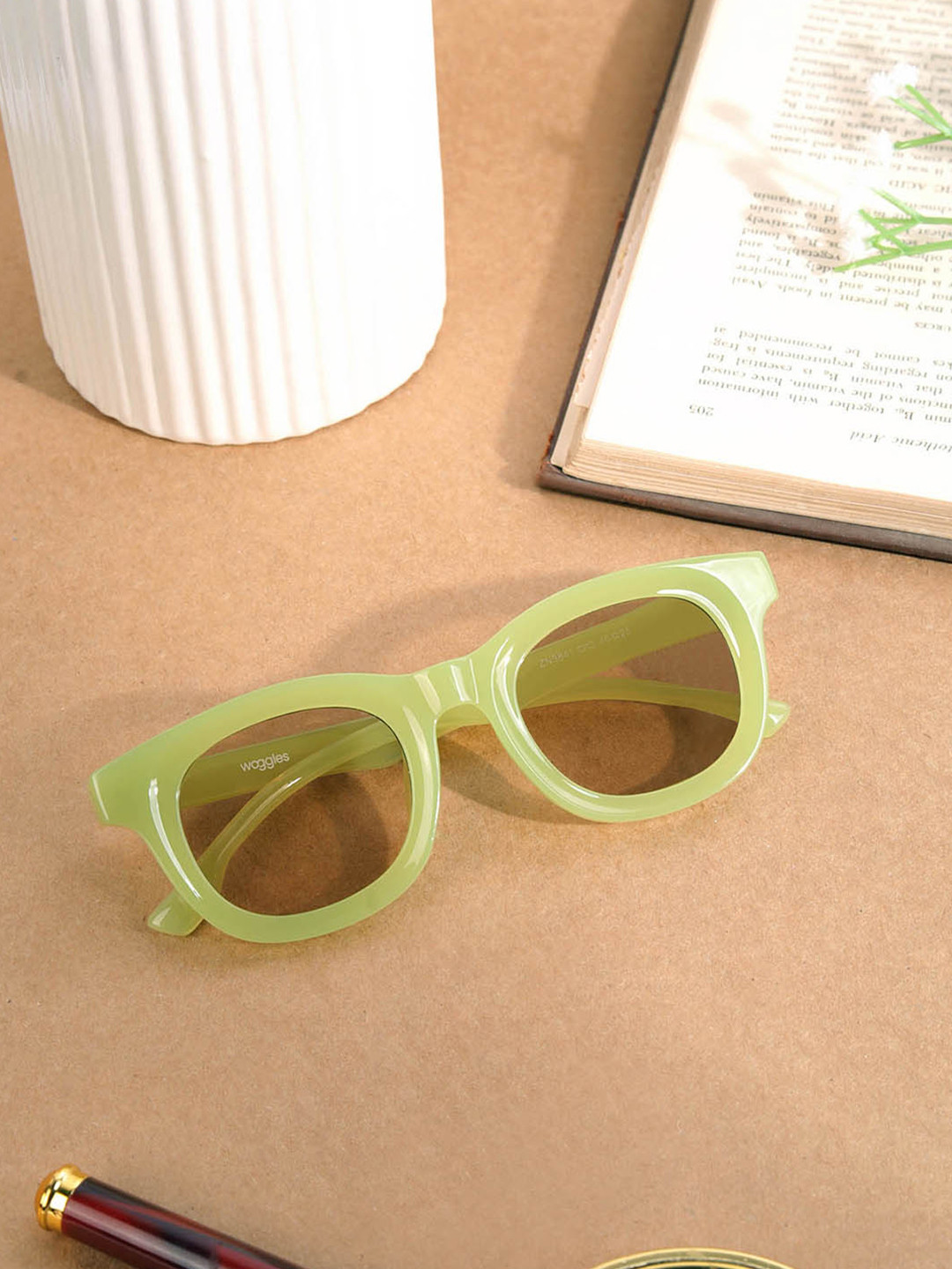 Woggles Unisex Wayfarer Sunglasses with UV Protected Lens WOCN-PWF-3841C2