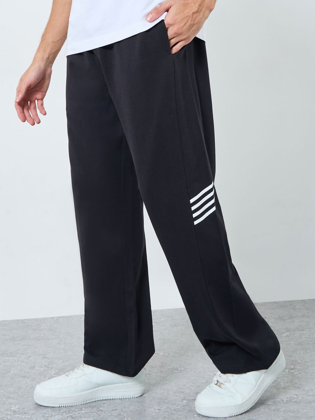 Styli Men Contrast Striped Terry-Cotton Hem Oversize Jogger