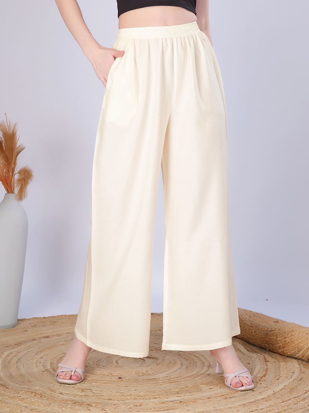 Vivika Women Solid Flared Palazzos