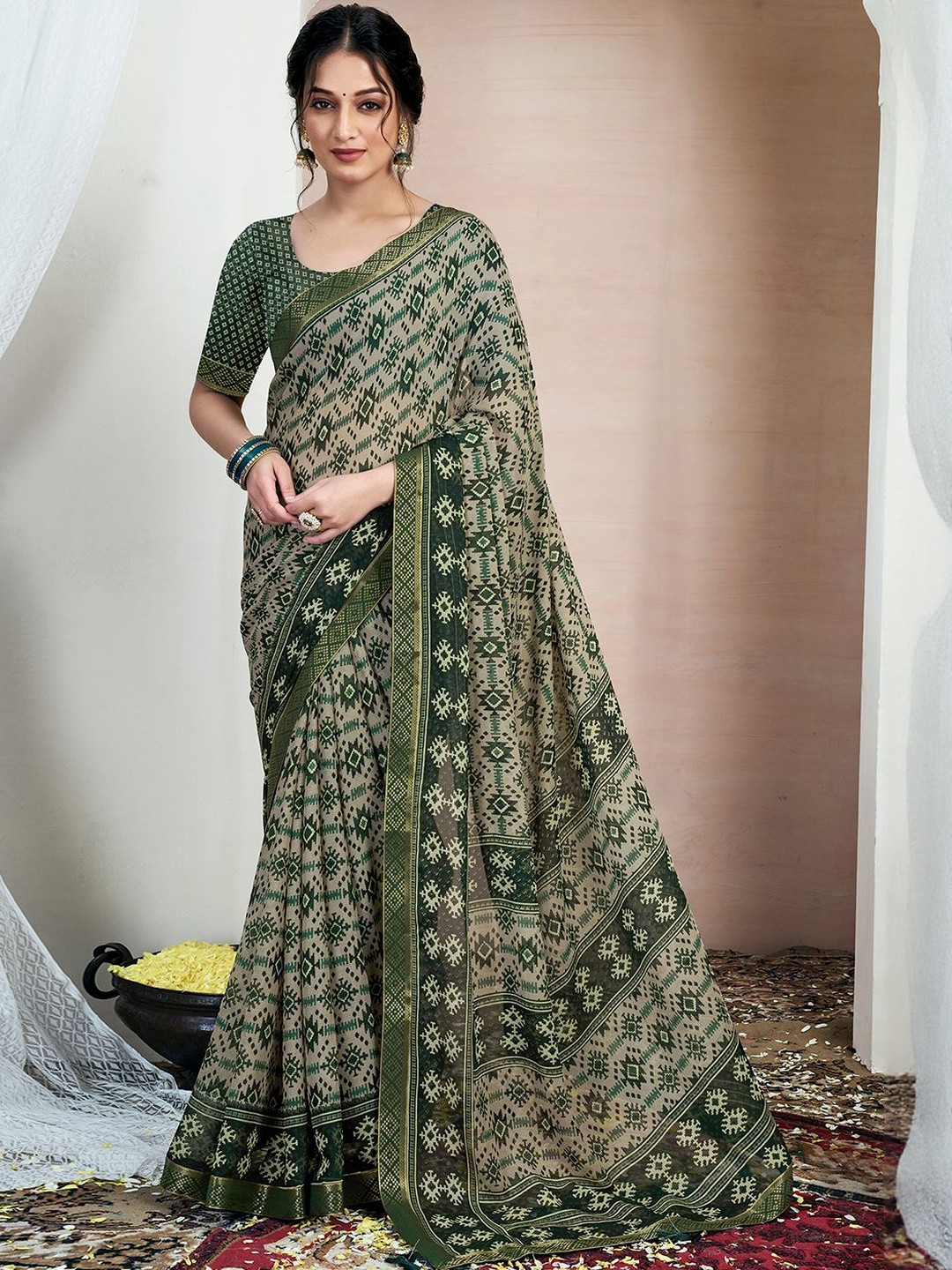 HERE&NOW Ethnic Motifs Poly Chiffon Saree