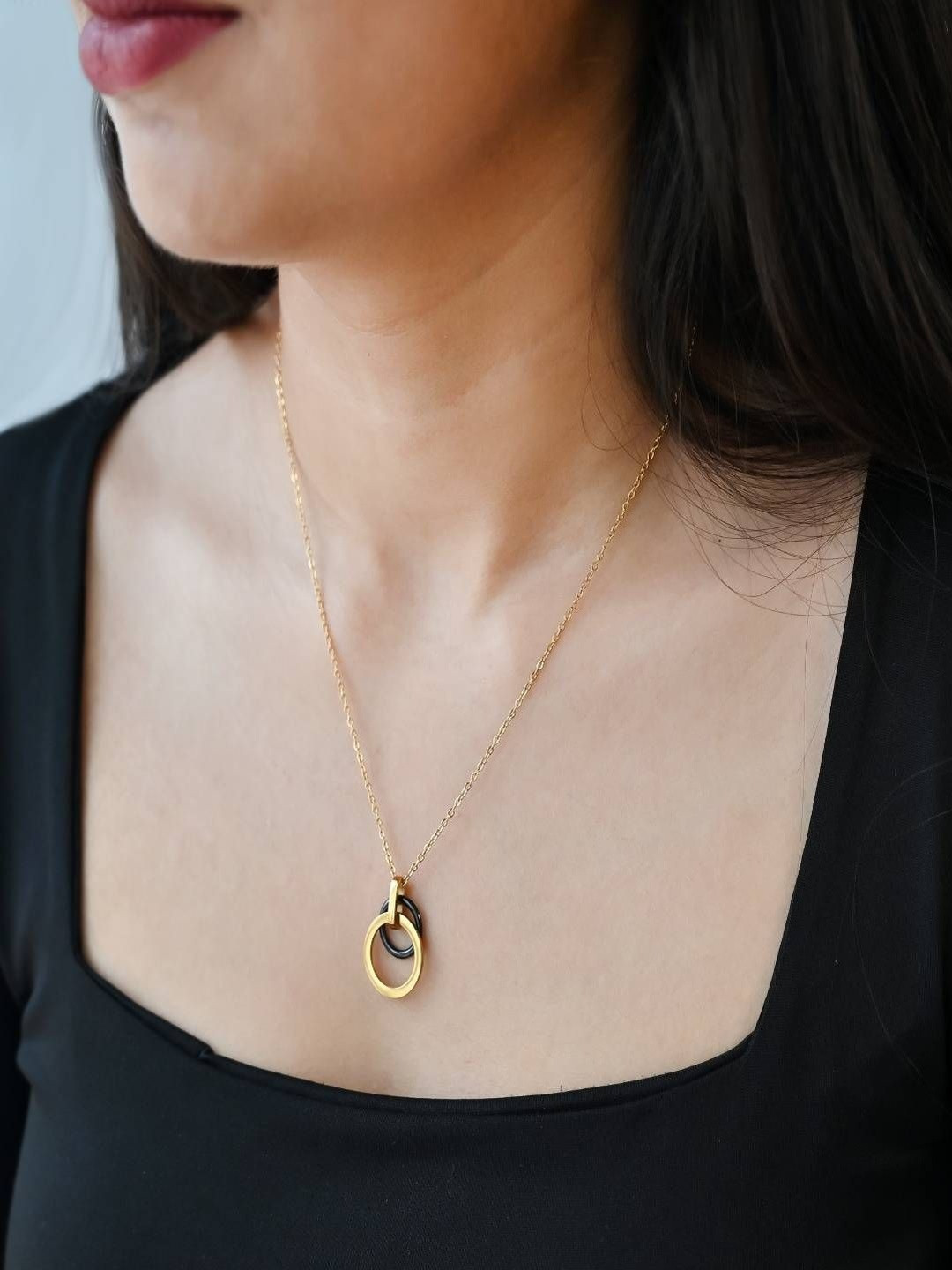THE OPAL JEWELS 18K Gold-Plated Circular Pendant With Chain