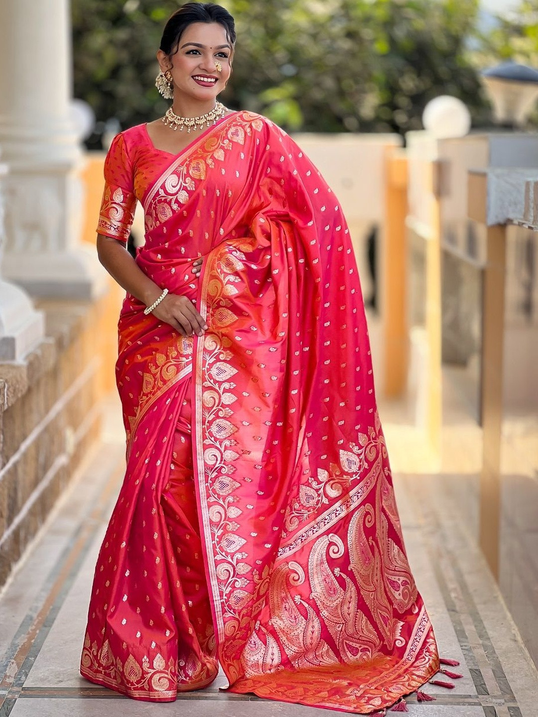 EVANIK Gajari Paisley Woven Design Zari Banarasi Saree