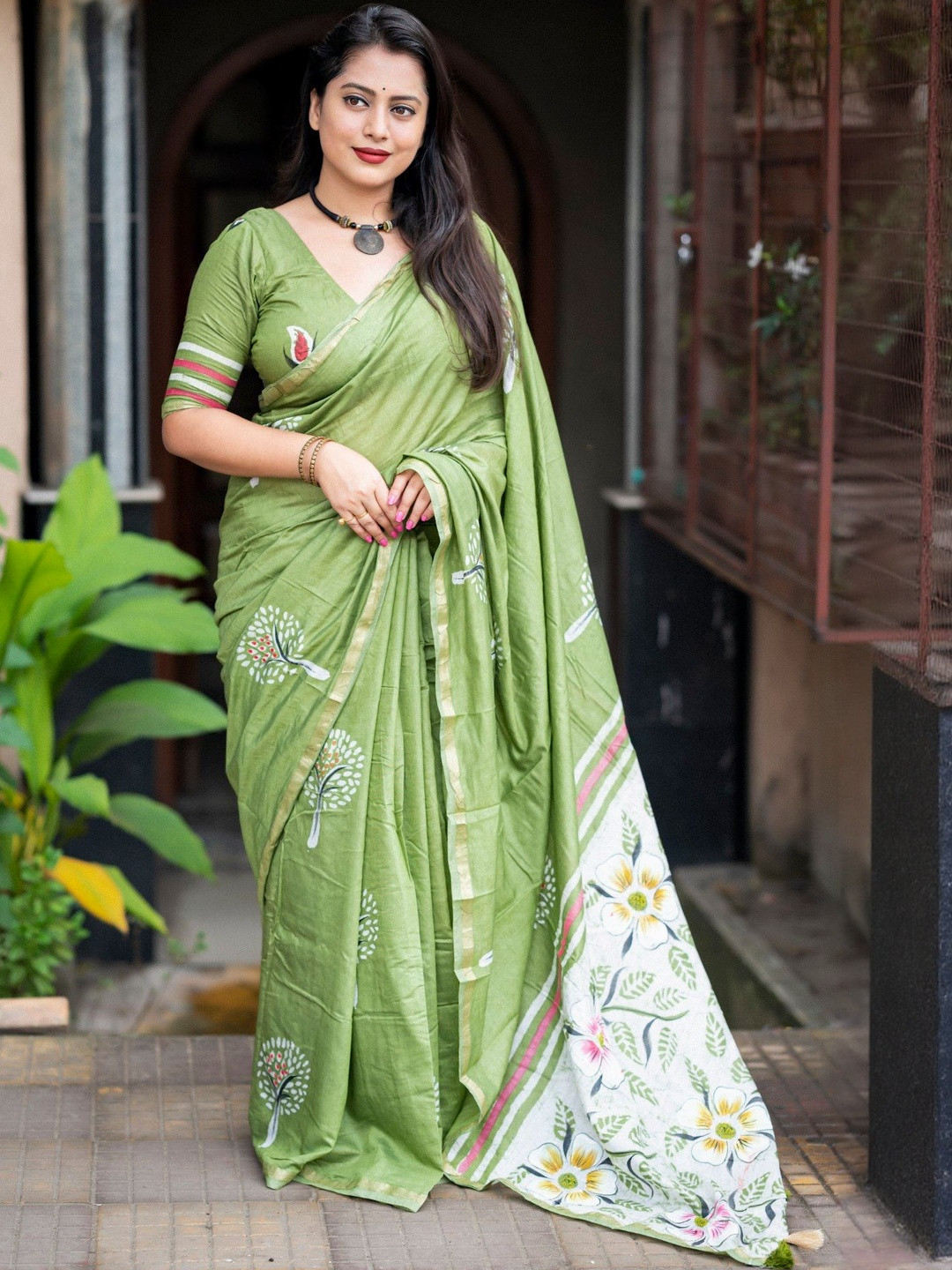KALINI Floral Printed Batik Zari Designer Bagru Saree with Blouse
