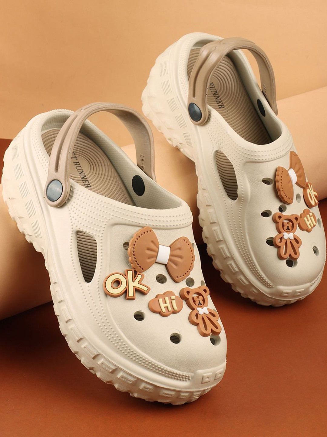 FEET RUNNER Women Off White Printed Clogs