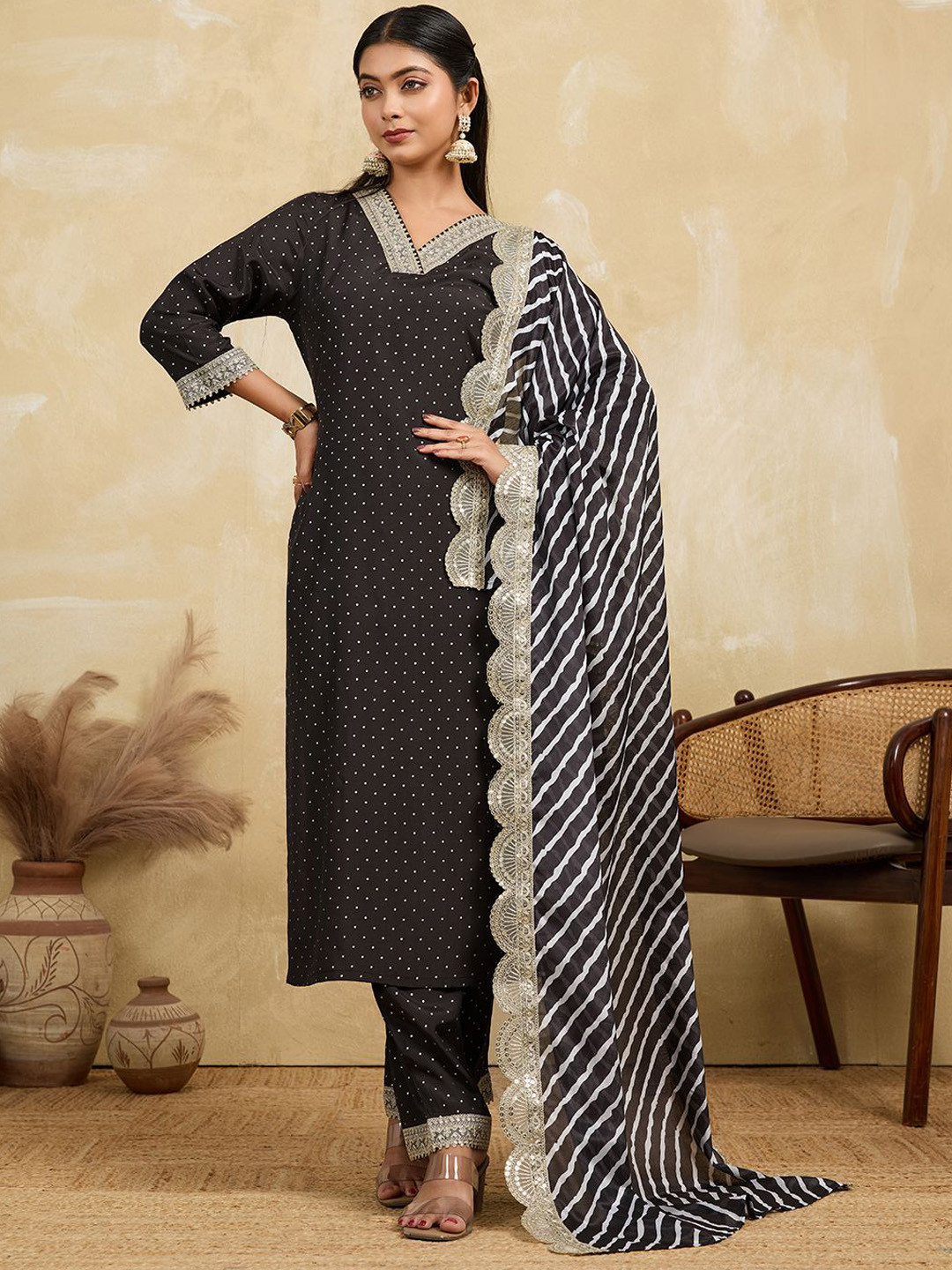 House of Pataudi Women Polka Dots Straight Kurta With Trousers & Dupatta