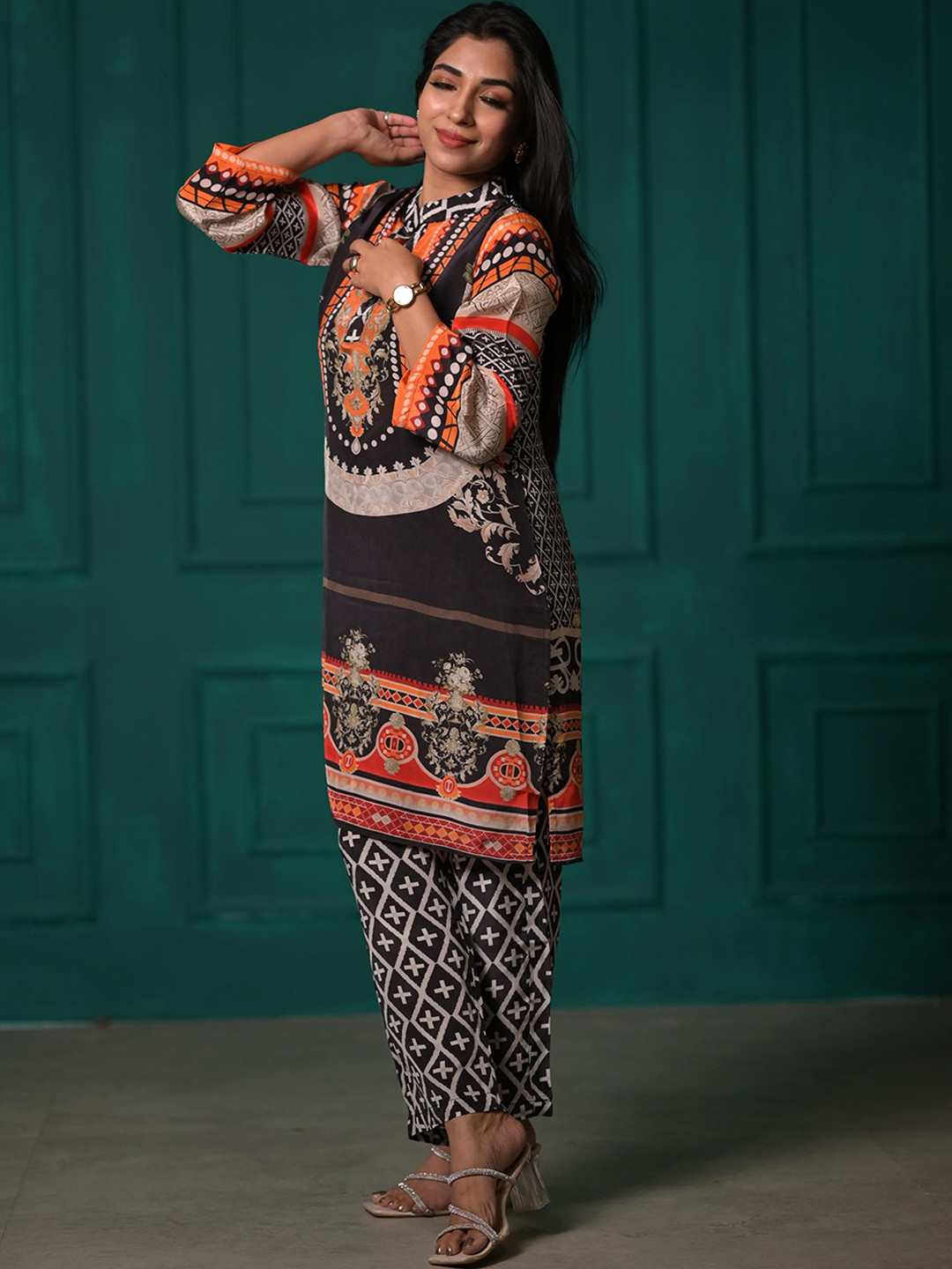 WAMA TRENDZ Women Retro Printed V Neck Top With Trousers Co-Ords