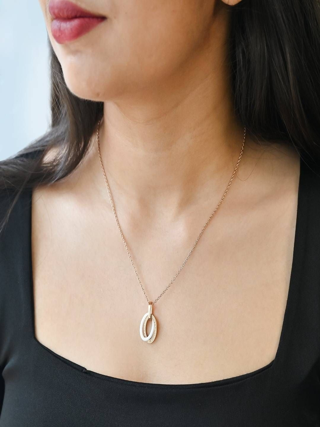 THE OPAL JEWELS 18K Gold-Plated Oval Shape Pendant With Chain
