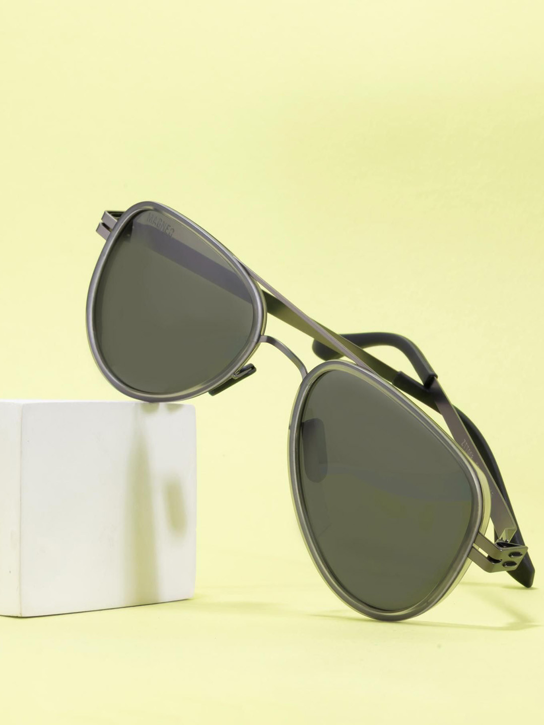 MAGNEQ Unisex Aviator Sunglasses with Polarised Lens MG T008/S C4 5318