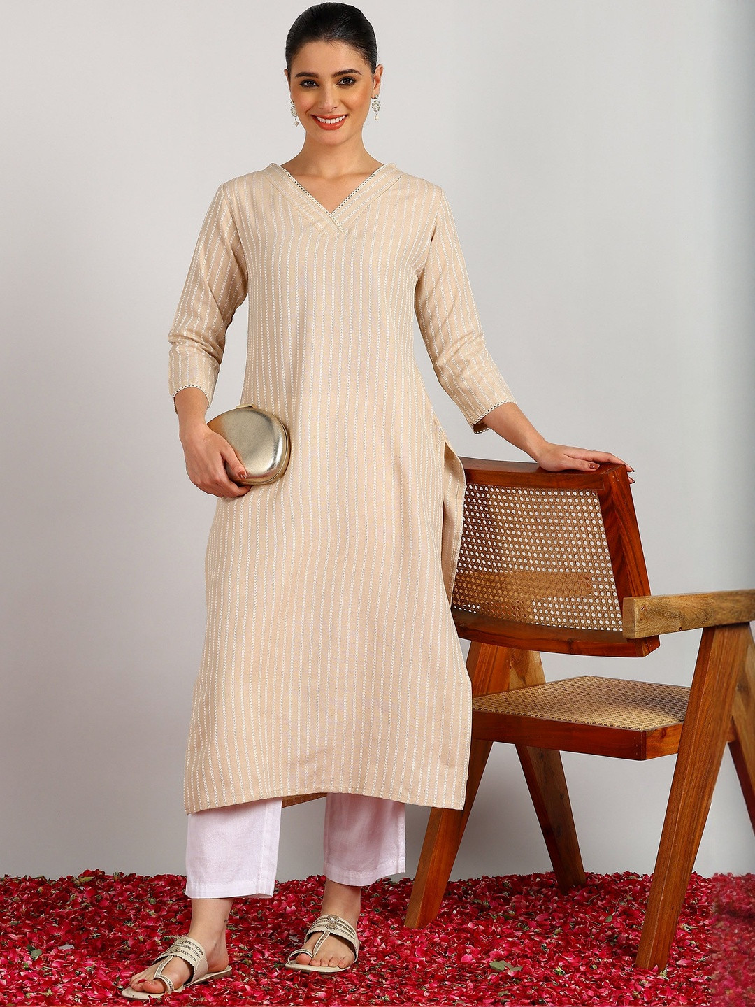 Aavyora Women Striped Thread Work Straight Kurta