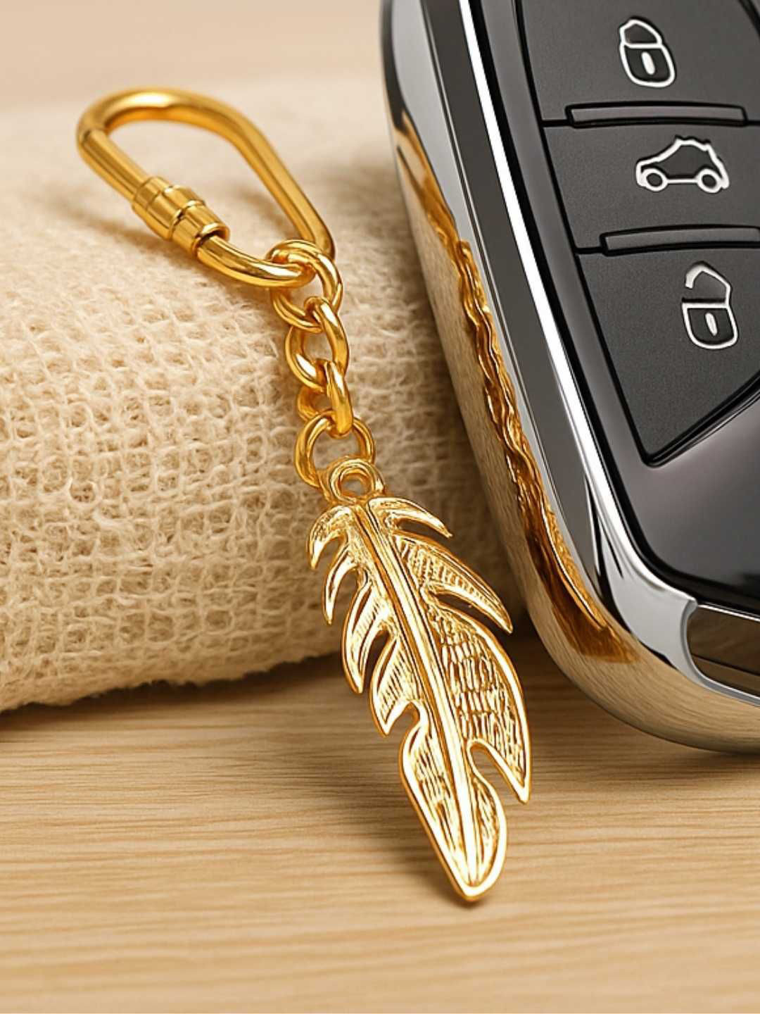 Elita Gold-Plated Chain Link Charm Leaf Design Key Chain