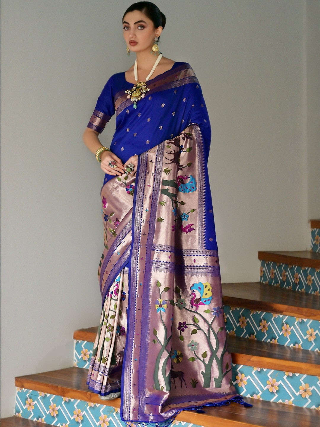VISHNU WEAVES Paithani Silk Saree with Blouse