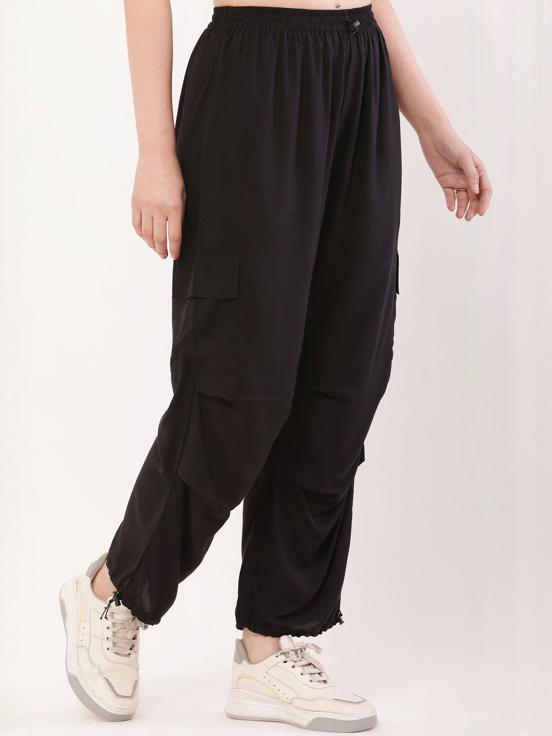 vashist Women Low-Rise Non Iron Cargos Trousers