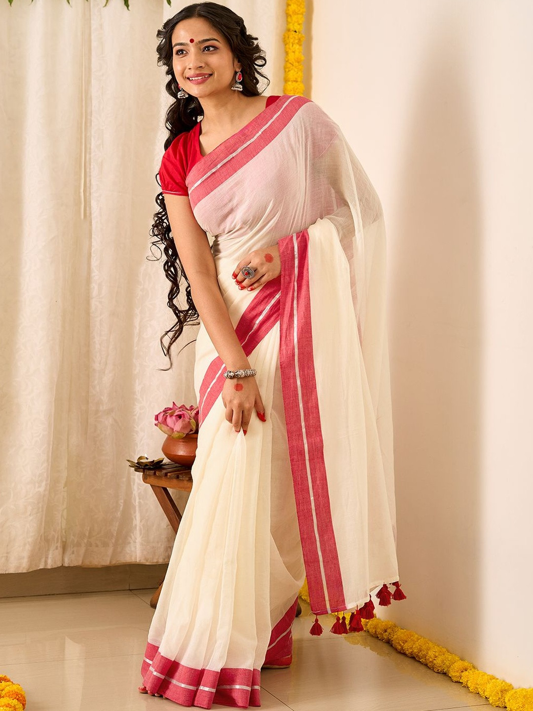 TEEJH Aabheri Off White & Red Pure Cotton Saree