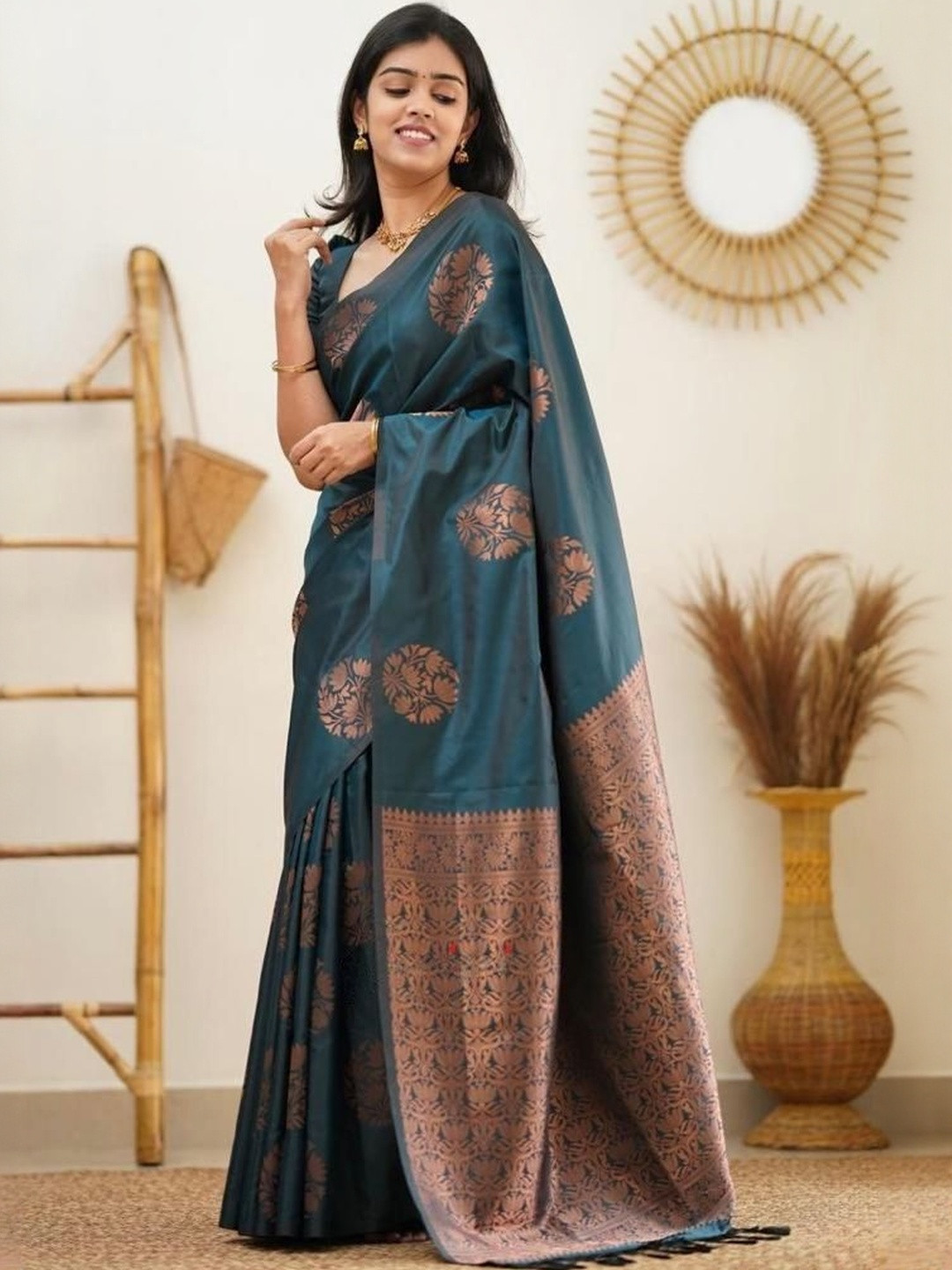 YAMUNE Ethnic Motifs Woven Design Zari Banarasi Saree