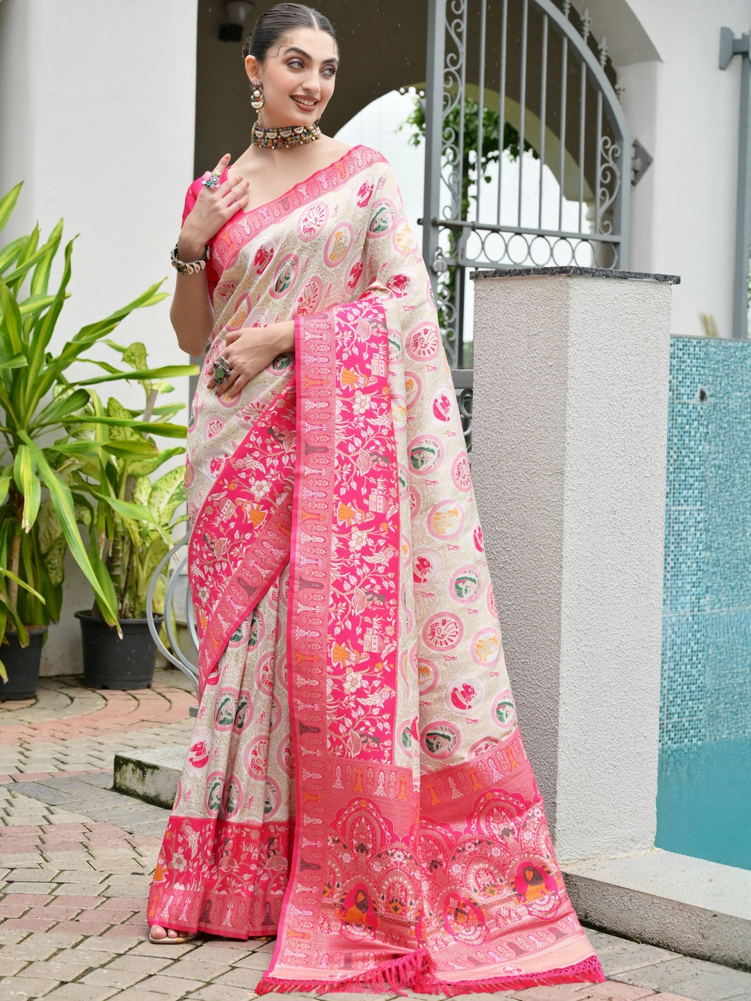 VISHNU WEAVES Banarasi Silk Patola Saree with Blouse