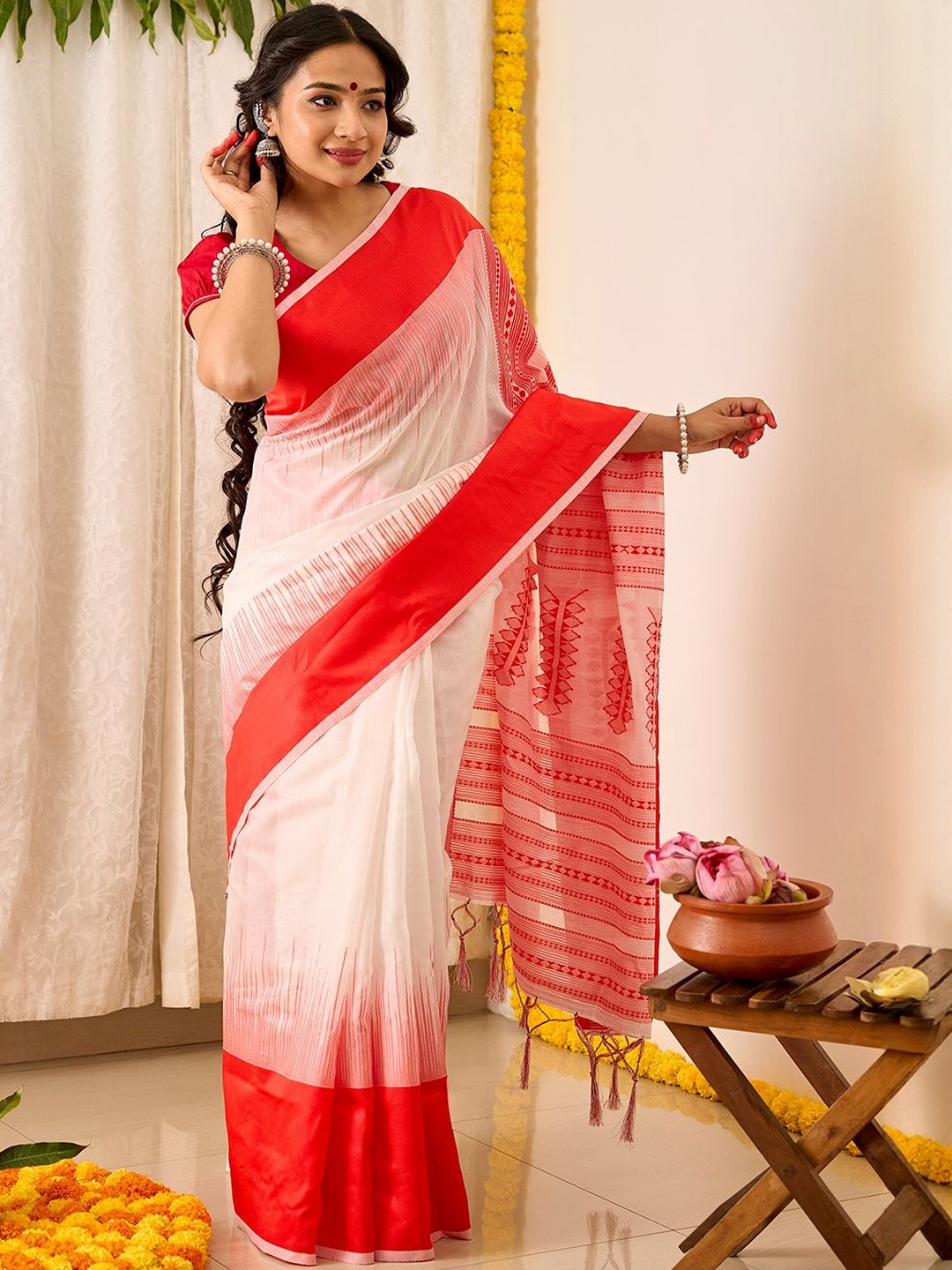 TEEJH Ujjaini White & Red Cotton Saree