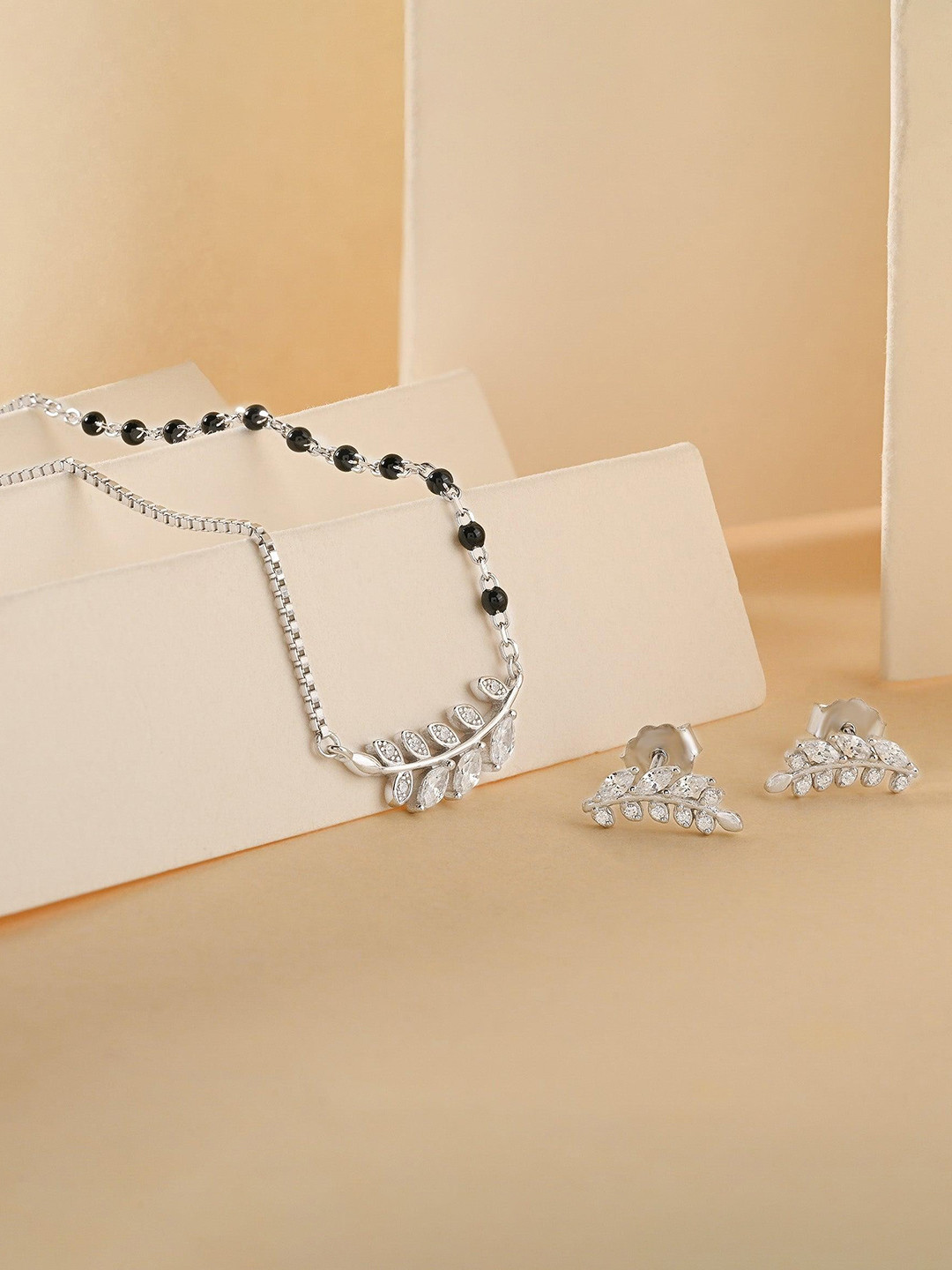 TOUCH925 925 Sterling Silver Stone Studded & Beaded Leaf Design Mangalsutra With Earrings