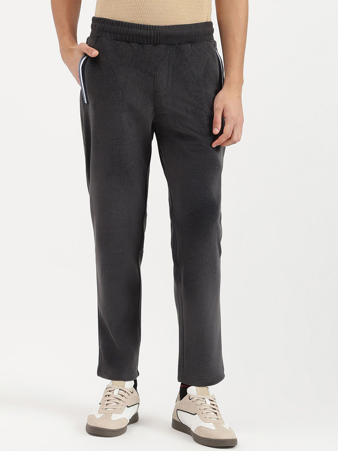 United Colors of Benetton Men Textured Regular Fit Mid-Rise Velour Sweatpants