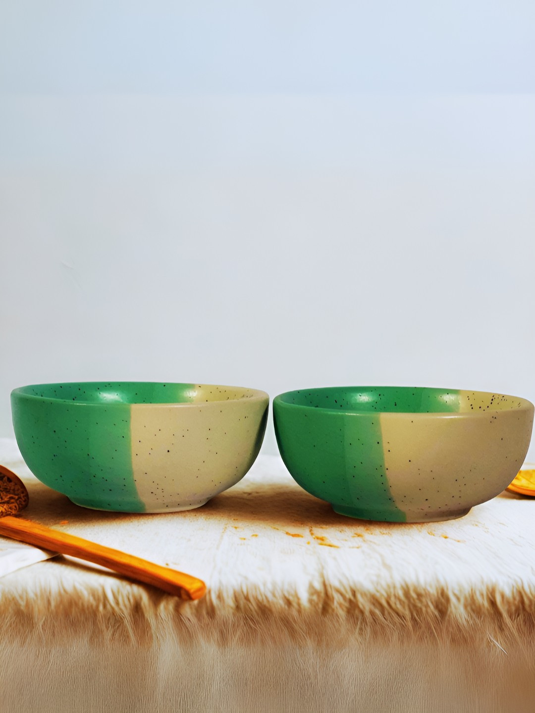 yourowndcor Freakway Cream 2 Pieces Dishwasher & Microwave Dual-Tone Ceramic Serving Bowls