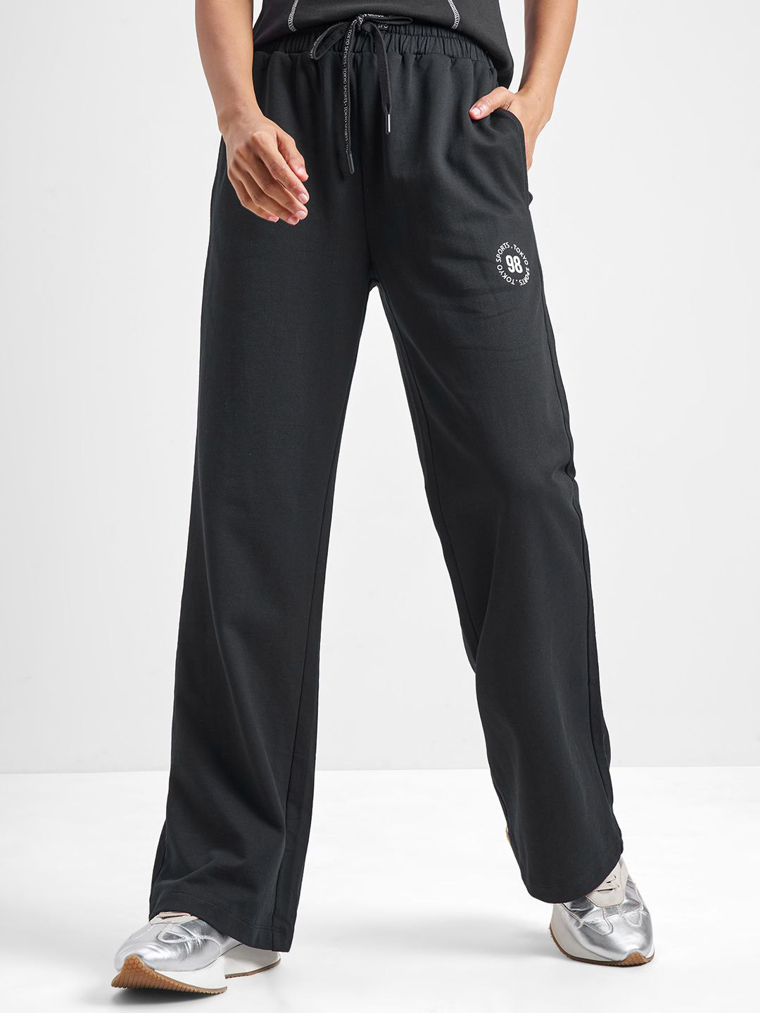 Street By Tokyo Talkies Women Sporty Baggy With Contrast Side Piping Track Pants