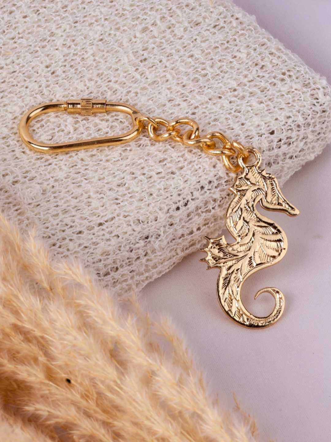 Elita Unisex Gold-Plated Chain Link Charm Seahorse Design Key Chain