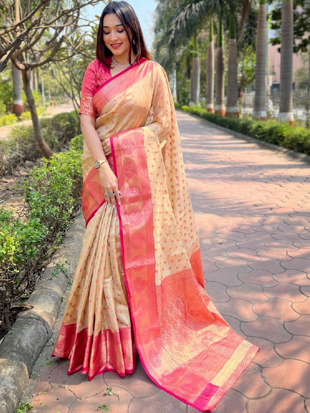 Suha Ethnic Motifs Woven Design Zari Tissue Silk Saree With Blouse Piece