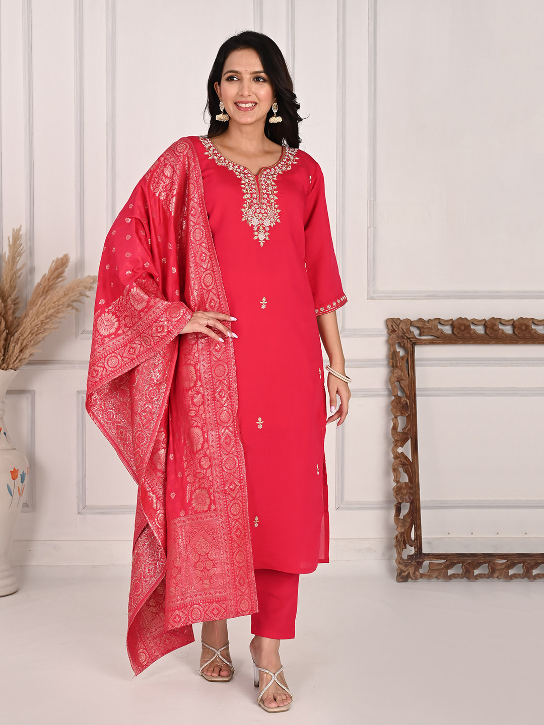 INDULI Women Pink Embroidered Regular Thread Work Kurta Trousers & With Dupatta
