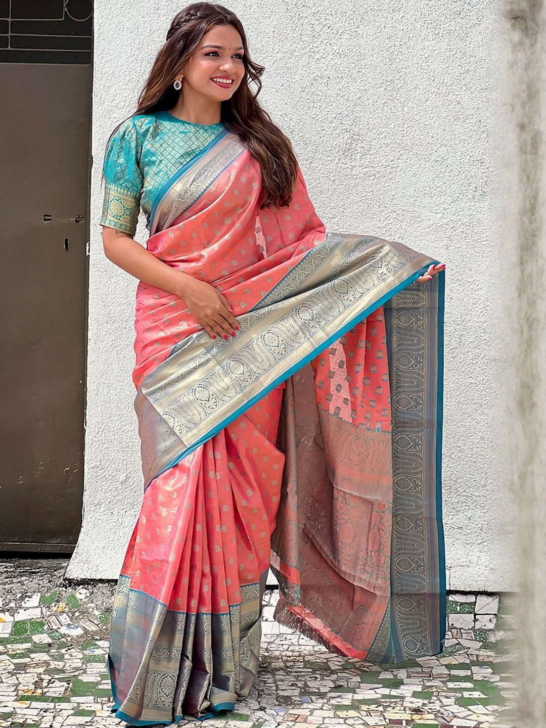 Suha Woven Design Zari Tissue Silk Banarasi Saree With Unstiched Blouse