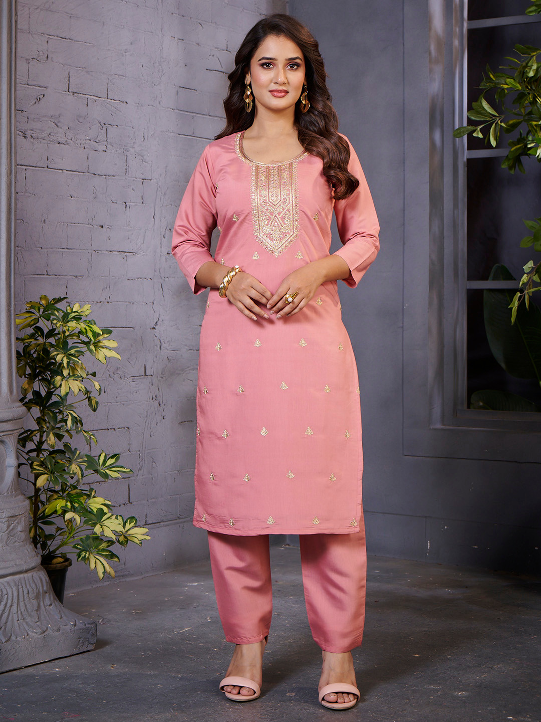 Globon Impex Women Ethnic Motifs Embroidered Kurta Set