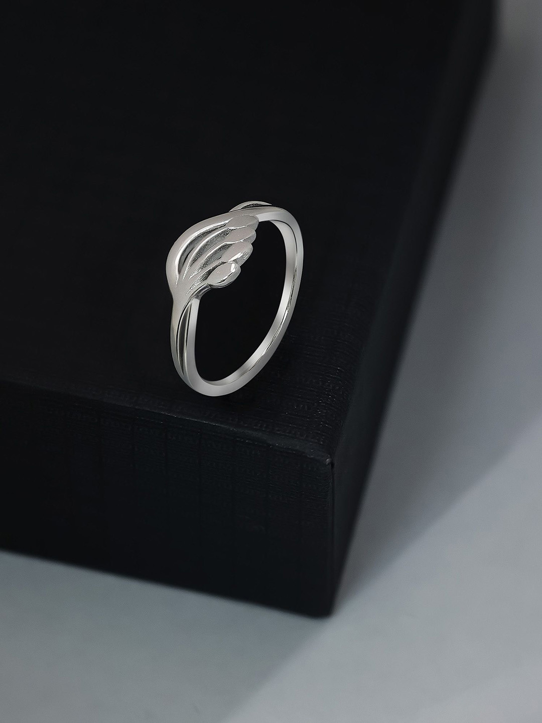 Tweov Women 925 Sterling Silver Cubic Zirconia Rhodium-Plated Petal Ring