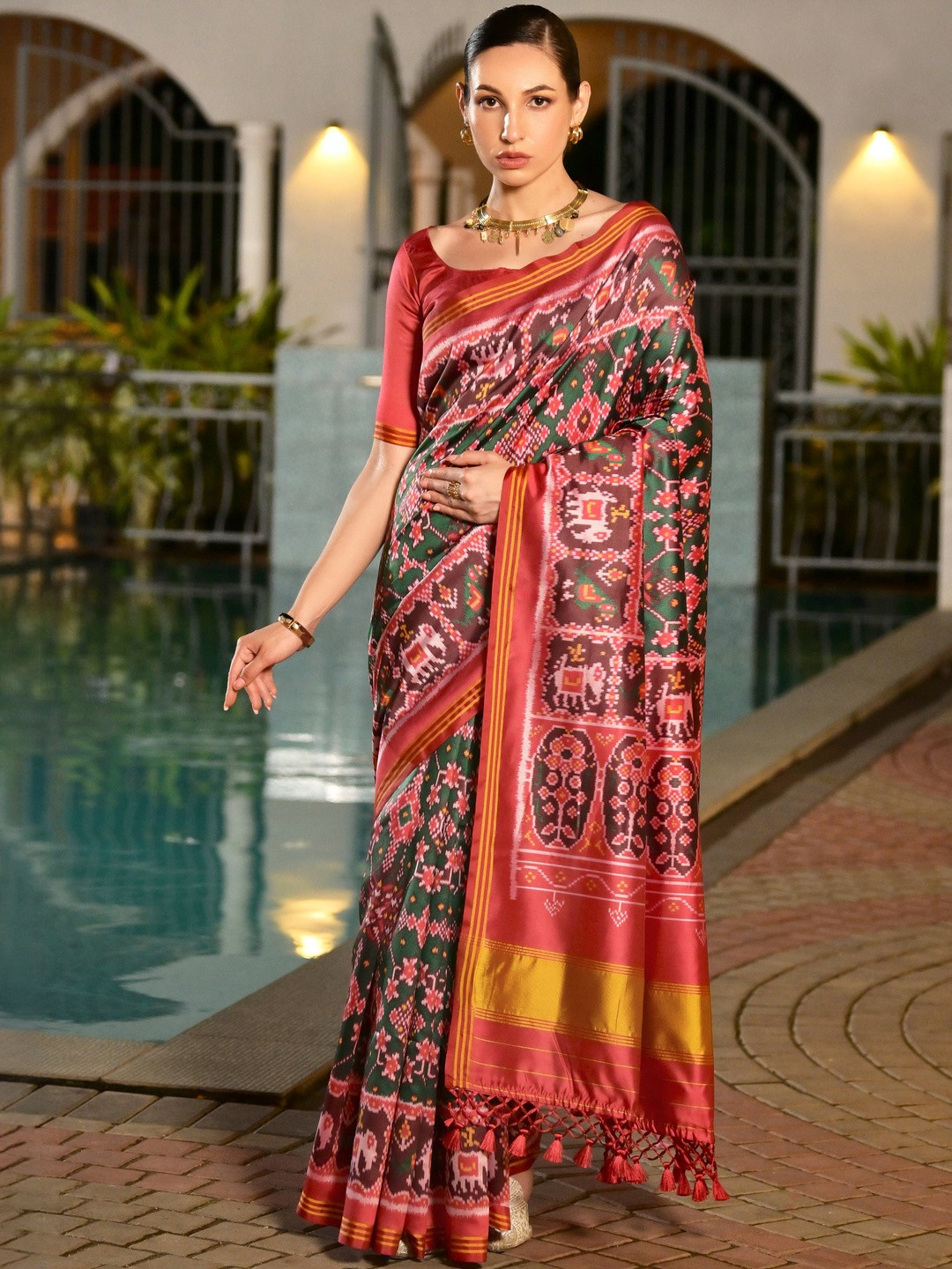 VISHNU WEAVES Rajkoti Ikkat Ethnic Motifs Patola Saree