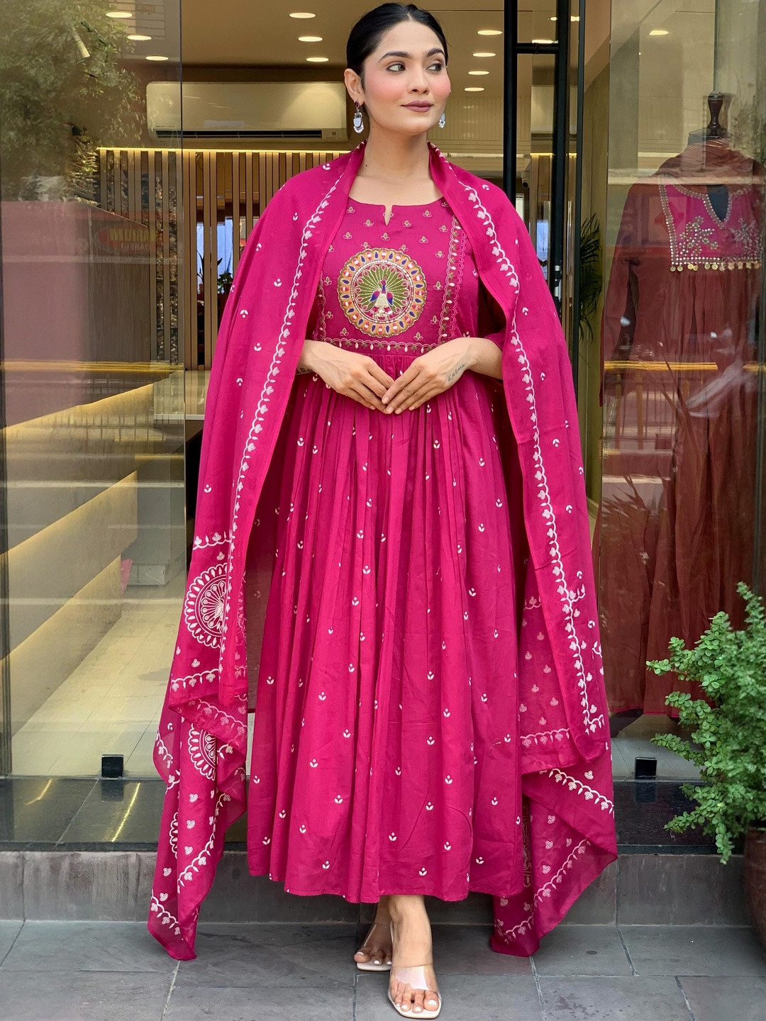 GEN Z TRENDS Women Embroidered Regular Thread Work Kurta with Trousers & Dupatta