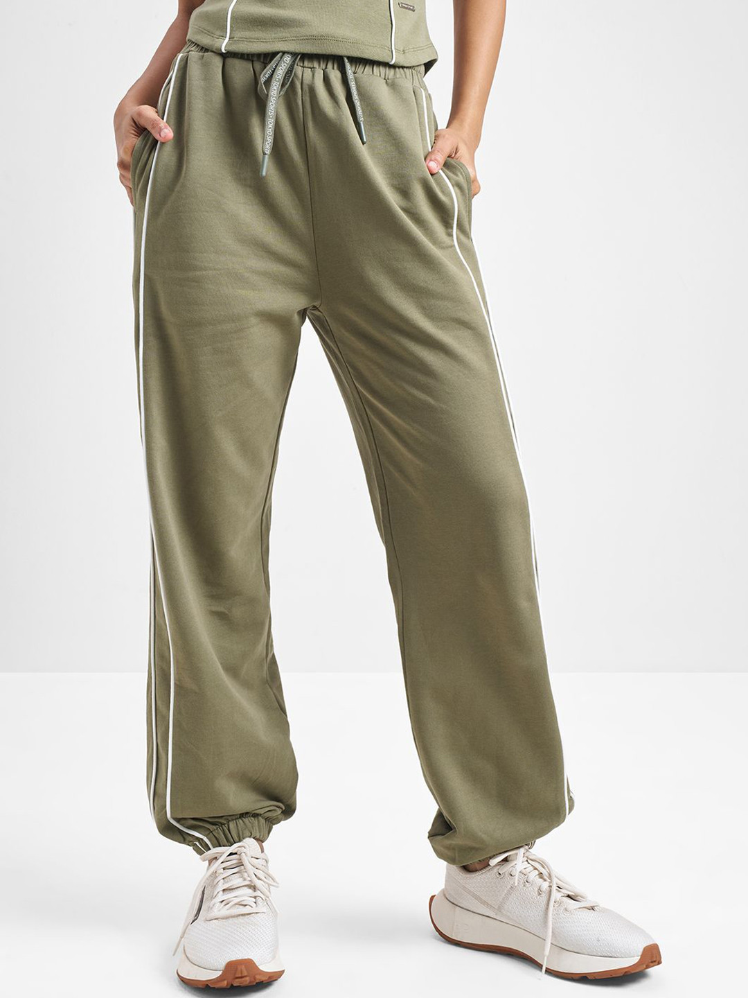 Street By Tokyo Talkies Women Sporty Baggy Jogger With Contrast Side Piping