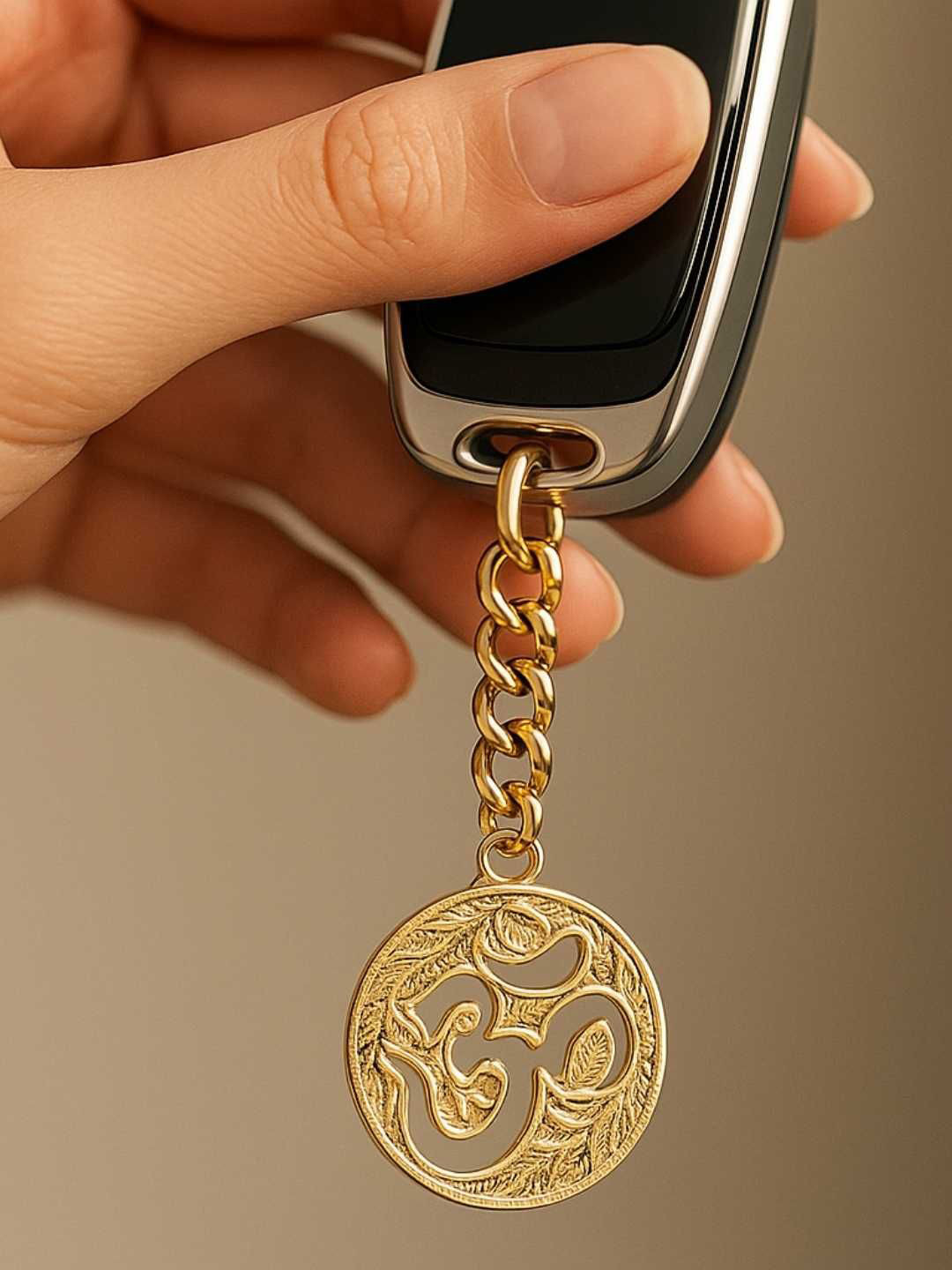 Elita Decorative Unisex Gold-Plated Hindu God Charm Chain Link Round Om Design Key Chain