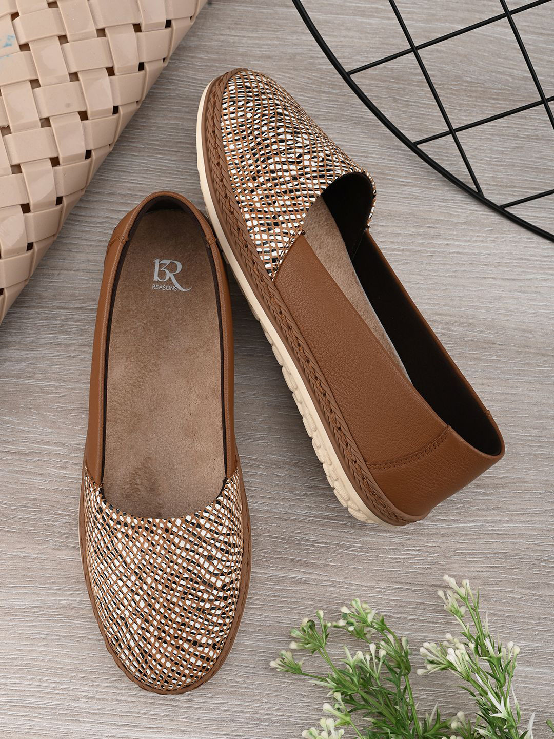 13 Reasons Women Leather Slip-On Sneakers