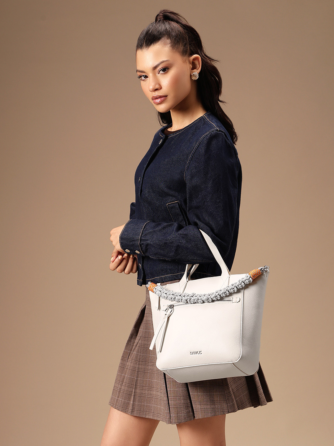 PARFOIS Women Flat-Grain Textured Braided Detail Handheld Bag