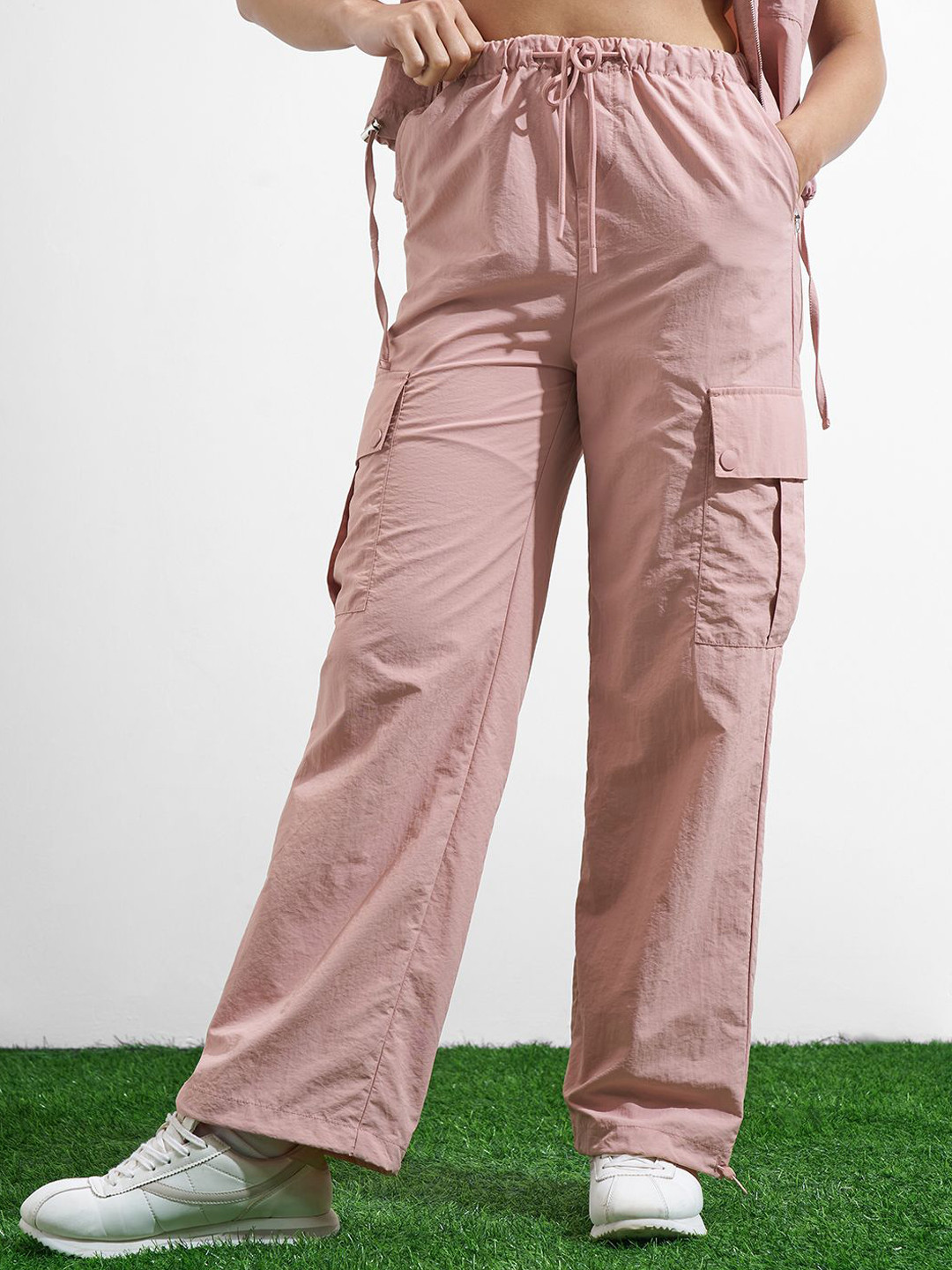 Street By Tokyo Talkies Women Mid-Rise Flat-Front Elasticated Baggy Cargos Trousers