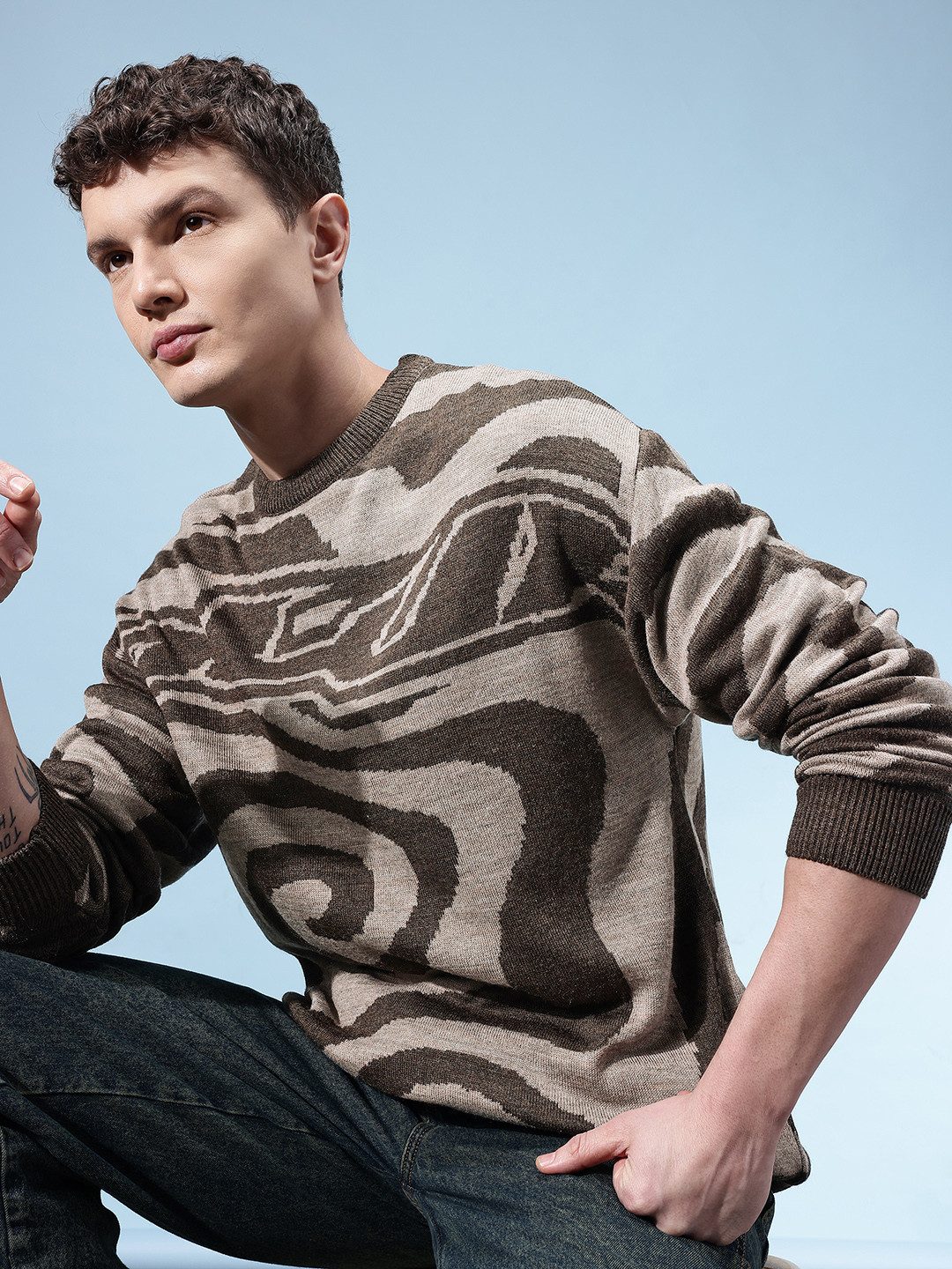 glitchez Abstract Design Pullover