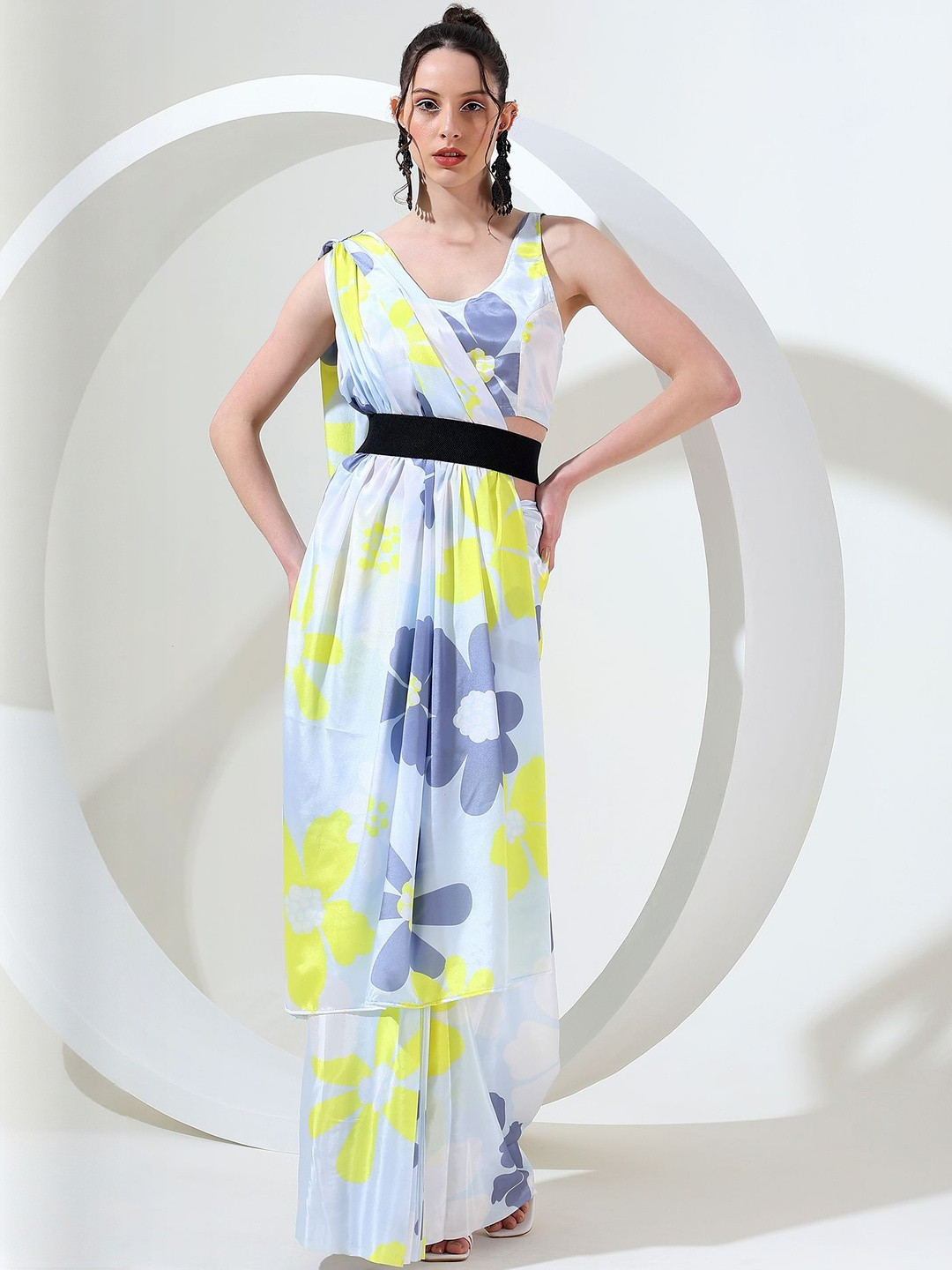 House of Kaftan Elite wardrobe Floral Printed Fusion Saree With Blouse Piece