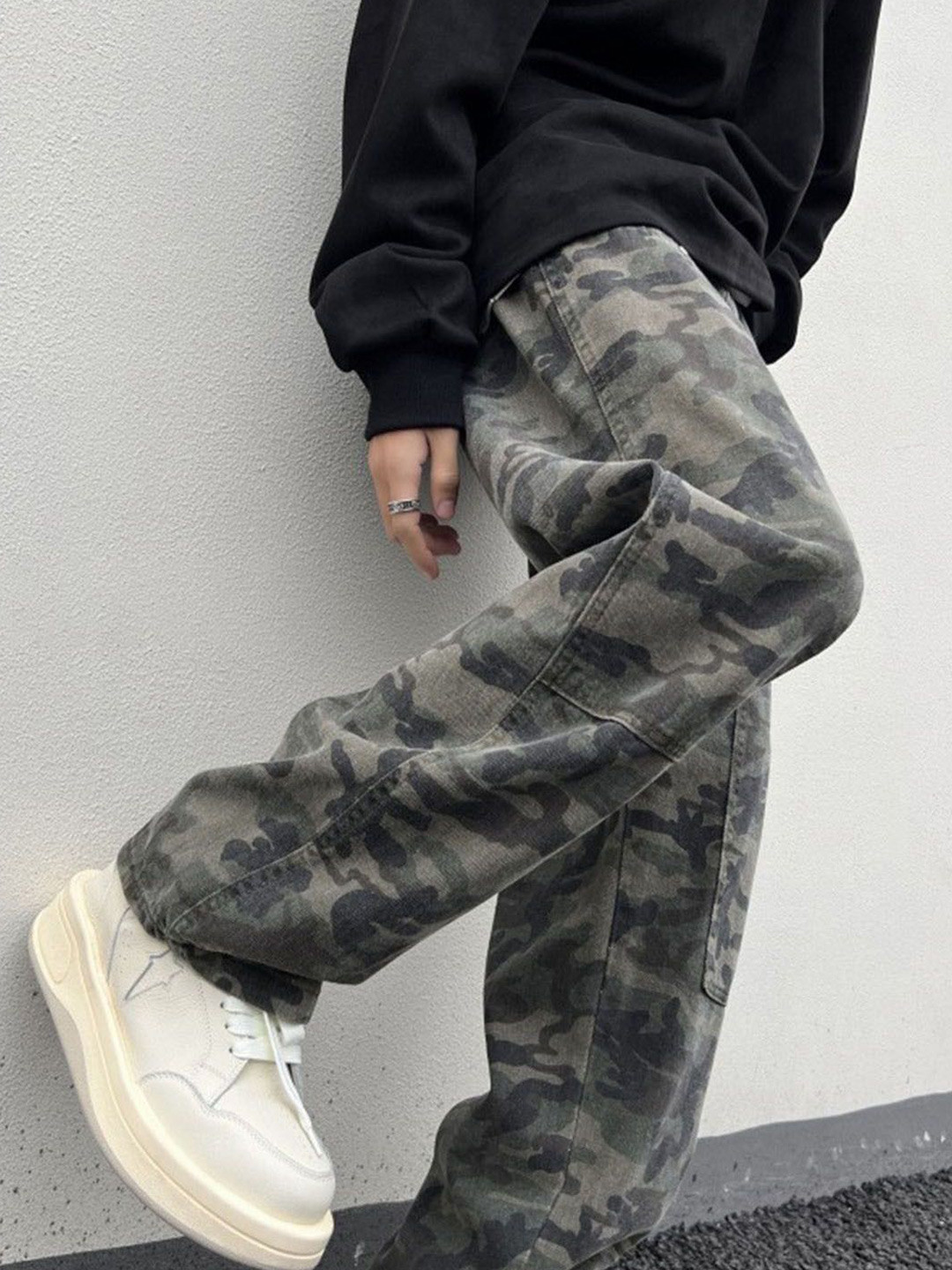 StyleCast Men Camouflage Printed Wide Leg Mid-Rise Cotton Jeans