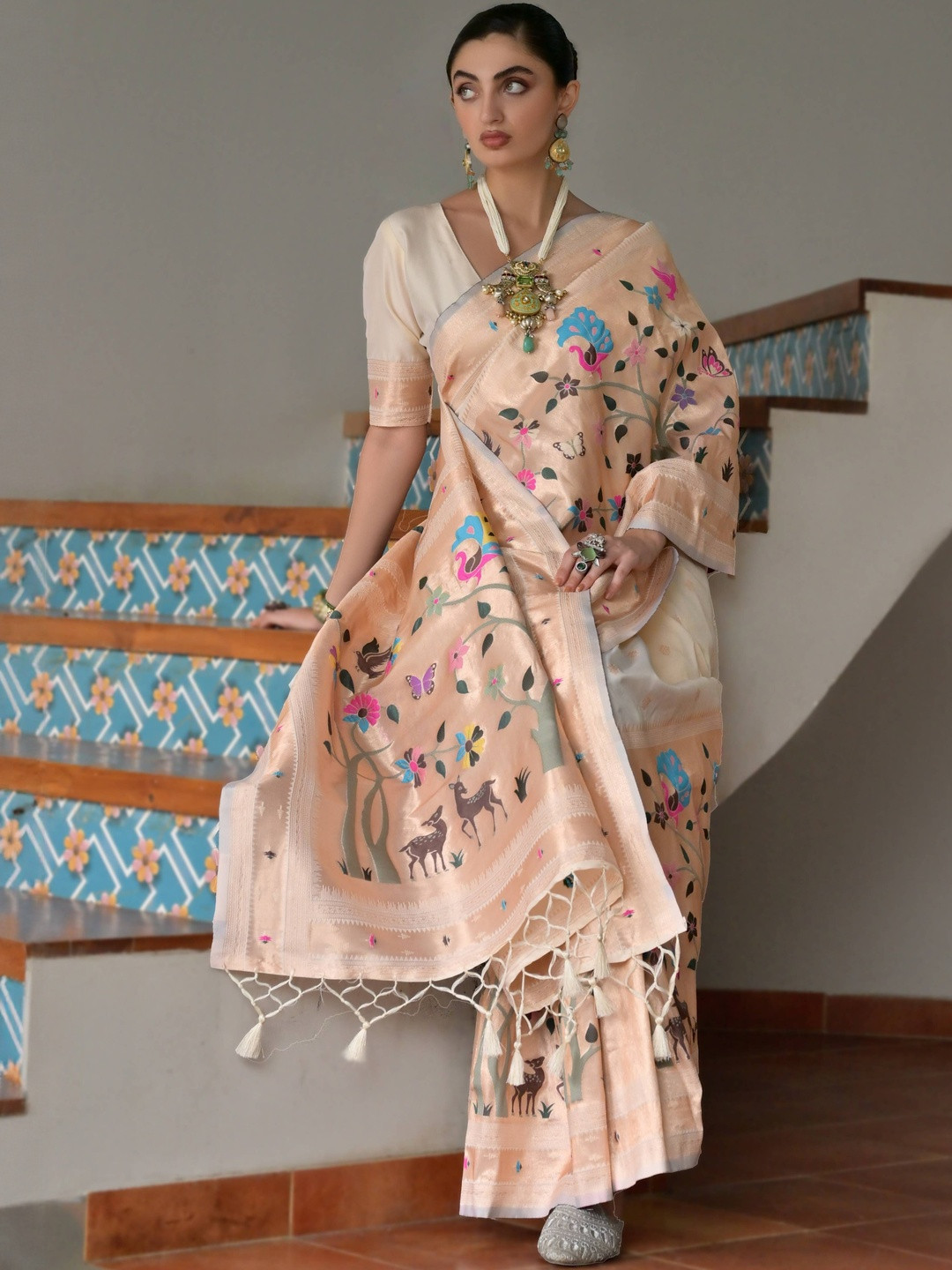 VISHNU WEAVES Ethnic Motif Woven Design Zari Banarasi Saree