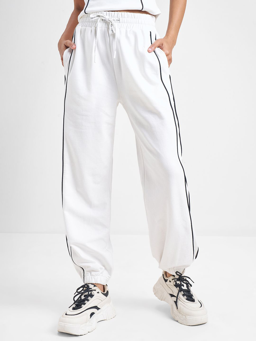 Street By Tokyo Talkies Women Sporty Baggy Jogger With Contrast Side Piping