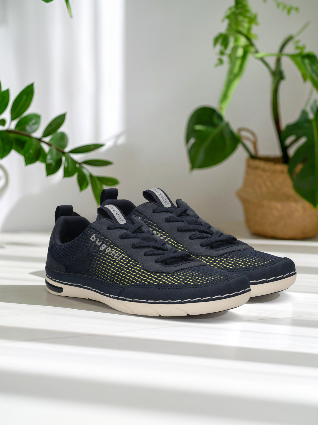 Bugatti Glenans Men Woven Design Stitched Sneakers