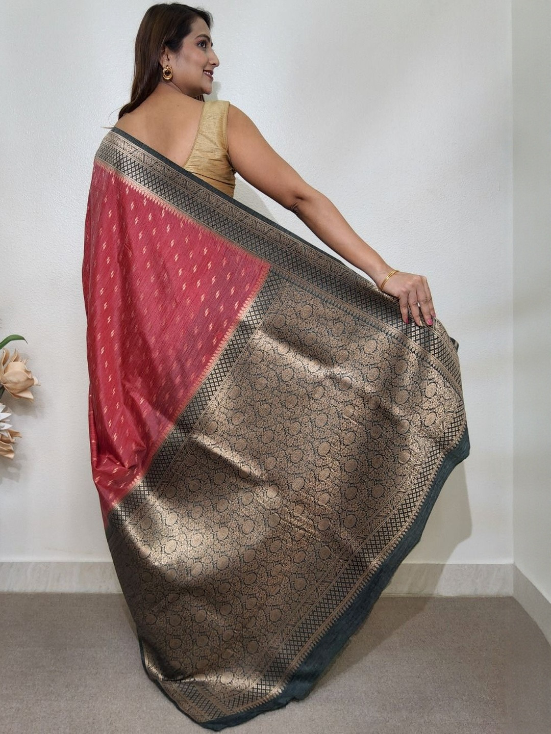 MADHUR MILAN Woven Design Zari Banarasi Saree