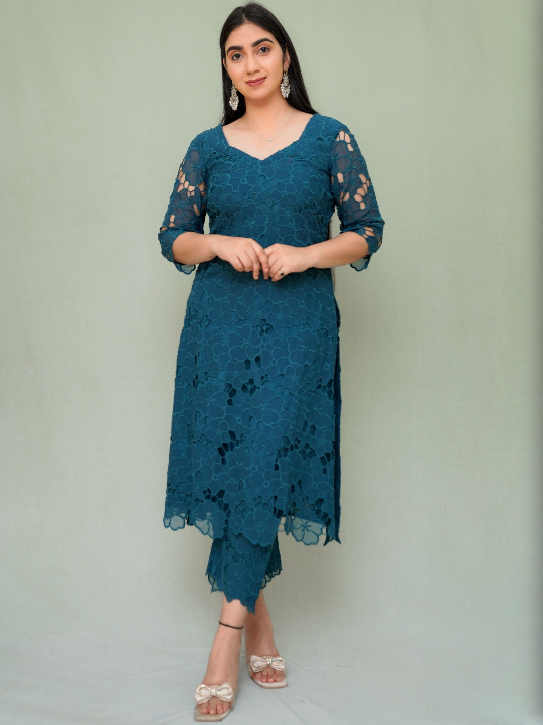 IMONI Cutwork Kurta With Trouser