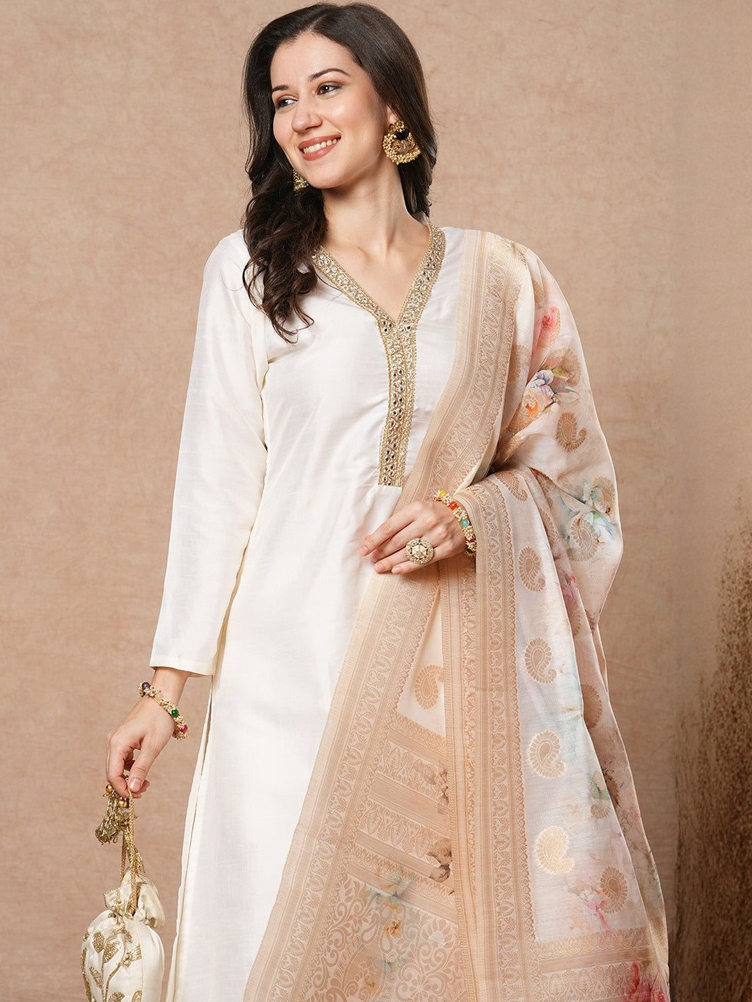J.KANJI Women Floral Dyed Regular Gotta Patti Kurta & Trousers With Dupatta