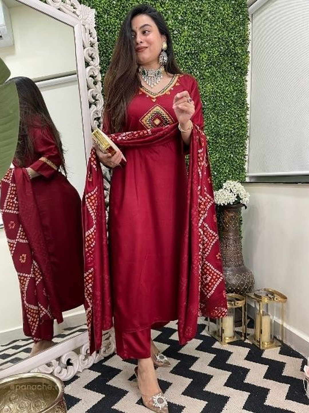 AG TEXTILE Printed V-Neck Thread Work Chanderi Silk Straight Kurta Trousers & With Dupatta