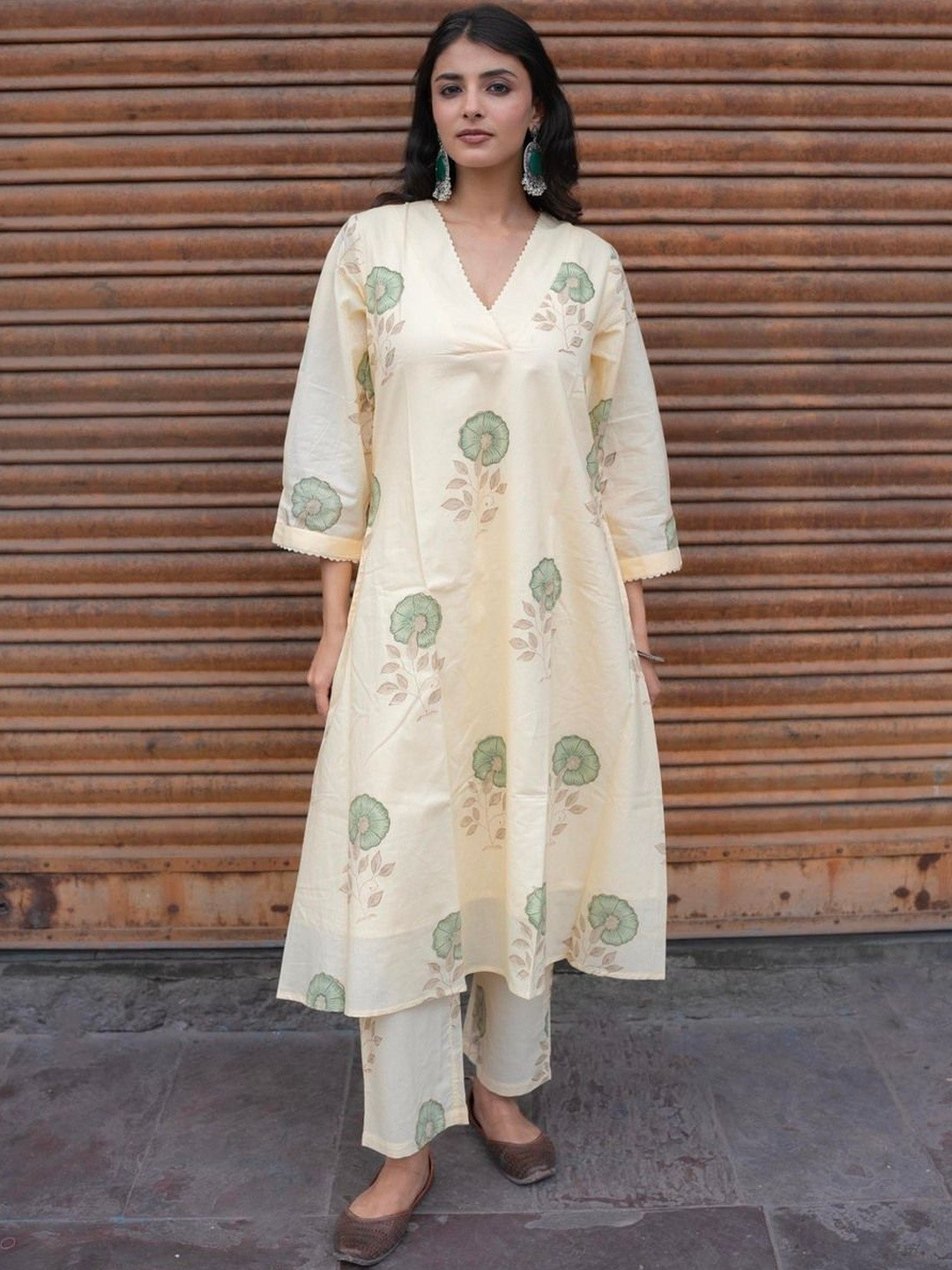 KraftTales Women Floral Printed Cotton A-Line Kurta with Trousers